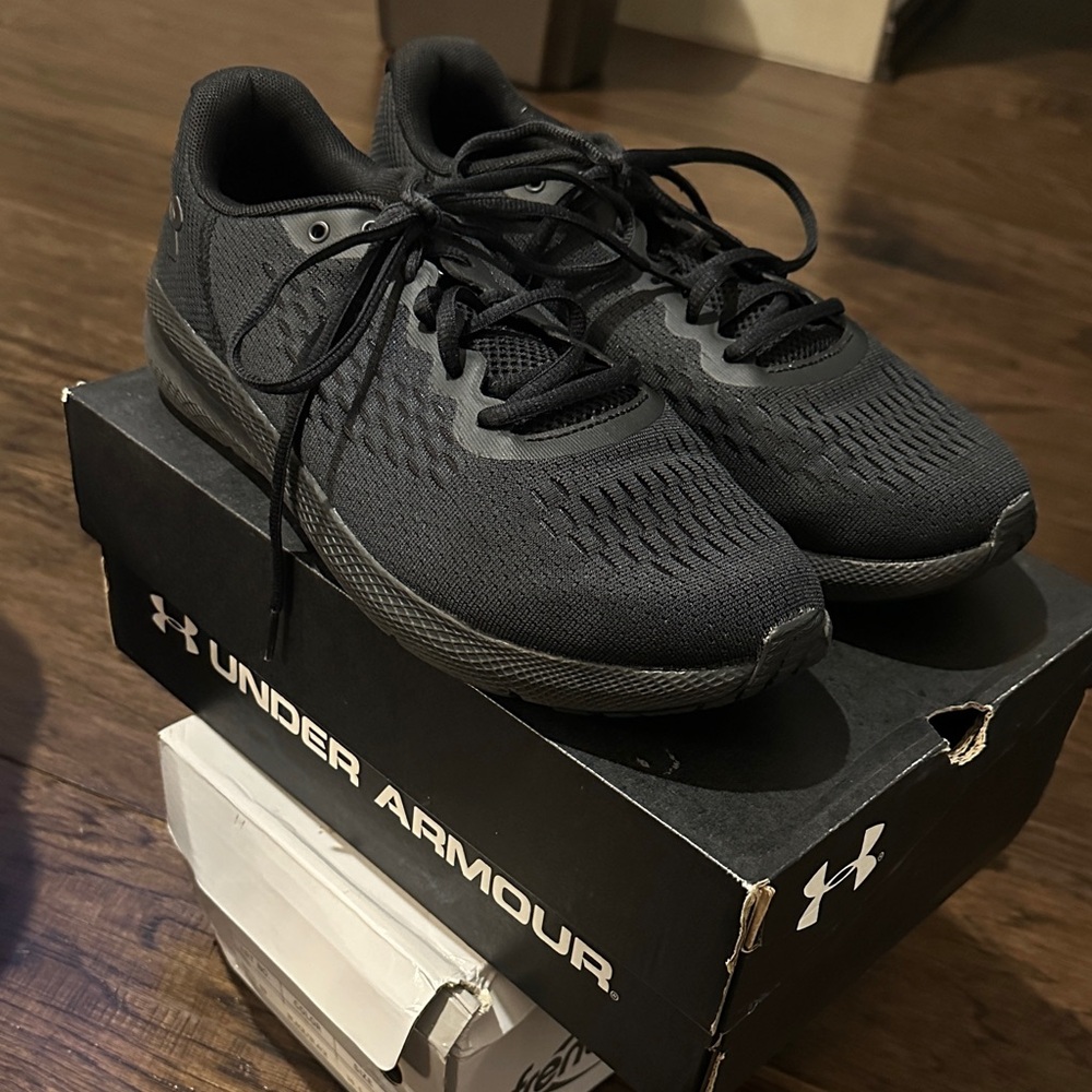 New Under Armour Men's Black Athletic Shoes